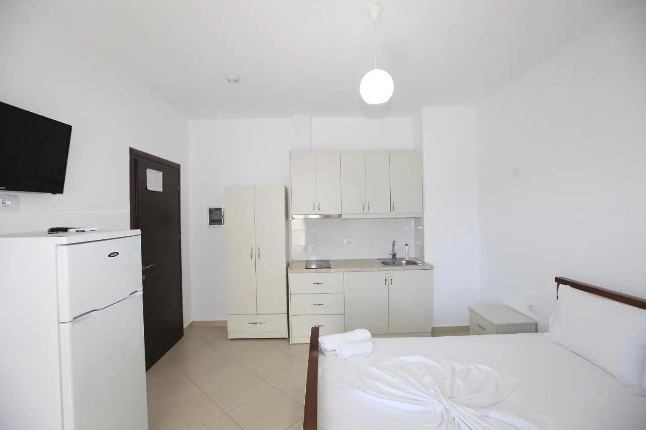 מלון Villa Kristjana קסאמיל